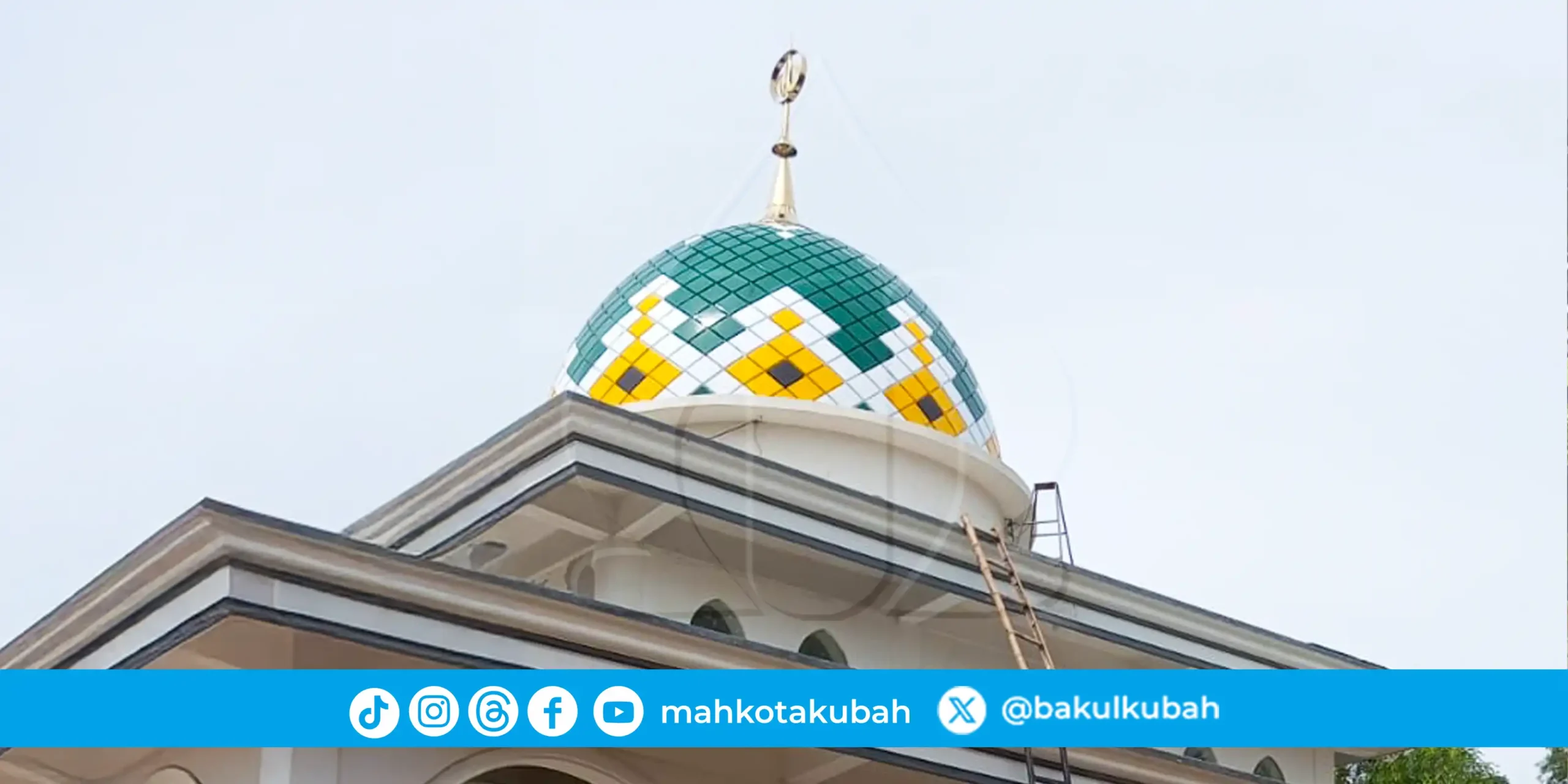Pemasangan Kubah Enamel Pamekasan Jawa Timur