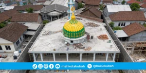 pemasangan kubah dekoratif diameter 3m di masjid Al Ikramussalam gading Probolinggo Jawa timur_com