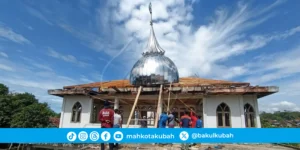 pemasangan kubah stainless diameter 4m di Meunasah Gampong suka mulya aceh besar_com